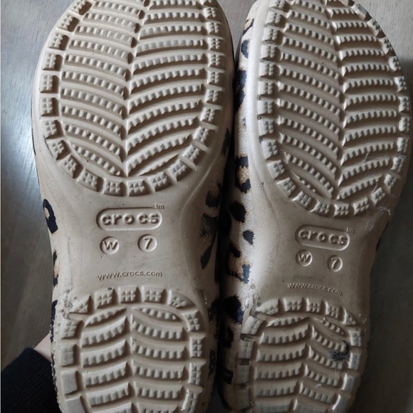 Crocs leopard fleece lined 7 - Picture 3 of 3